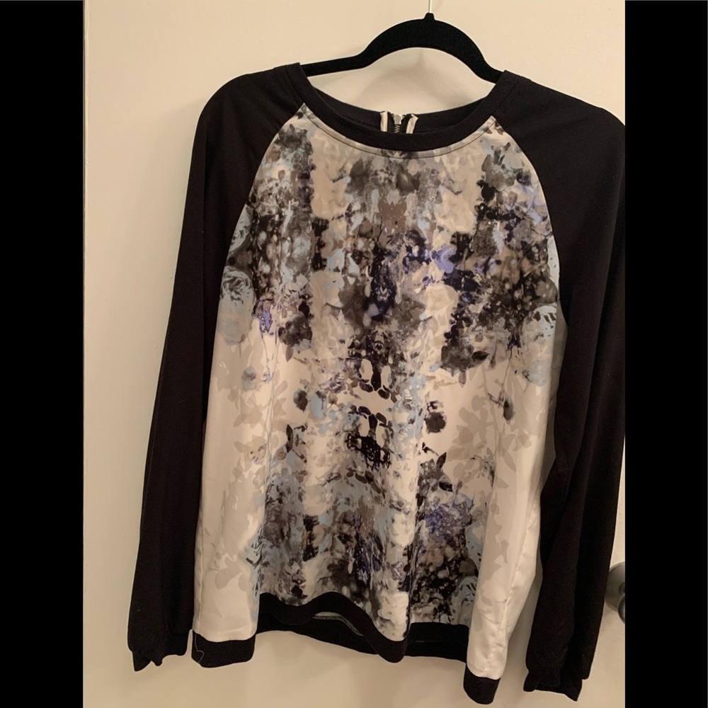 Very pretty pullover top. Size Large